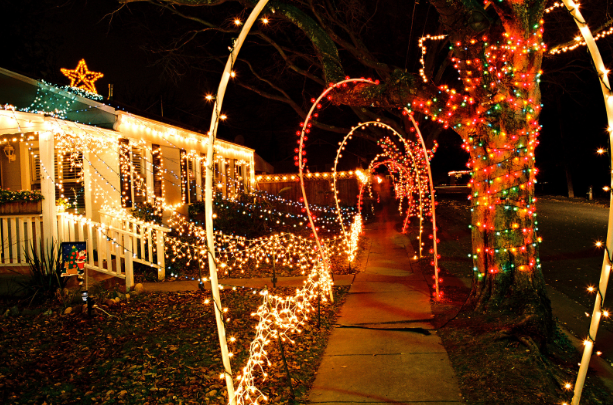 christmas-lights-Roseville this image shows Christmas lights installation in Roseville, CA