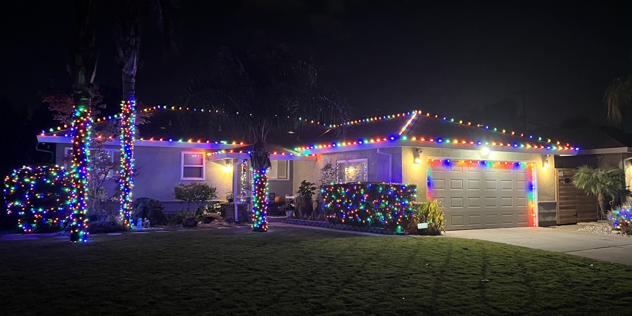 Roseville-Christmas-light-services this image shows Christmas light installation in Roseville, CA