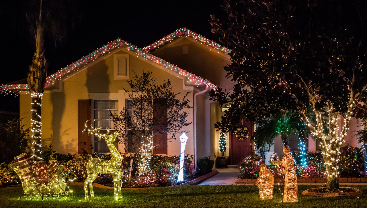 Roseville-residential-Christmas-lights-installation this image shows residential Christmas lights installation in Roseville, CA